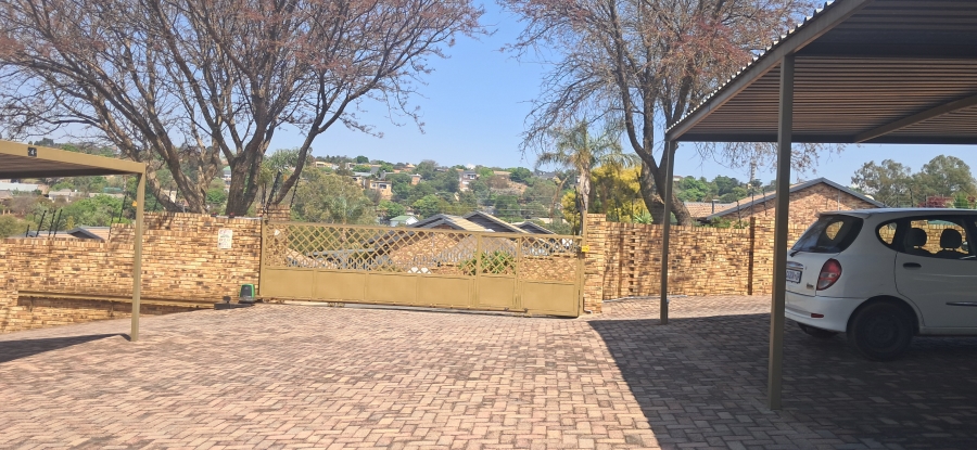 To Let 3 Bedroom Property for Rent in Rangeview Gauteng