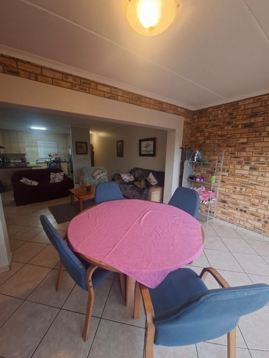 To Let 3 Bedroom Property for Rent in Rangeview Gauteng