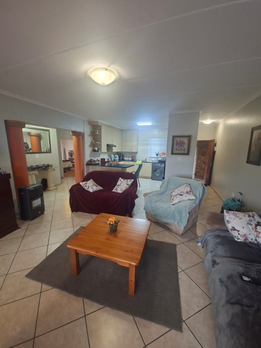 To Let 3 Bedroom Property for Rent in Rangeview Gauteng