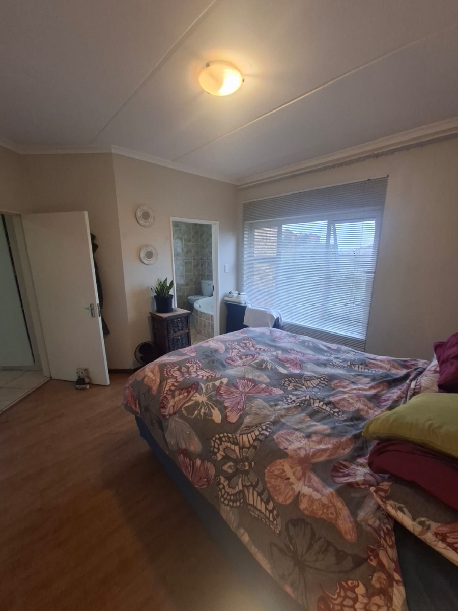 To Let 3 Bedroom Property for Rent in Rangeview Gauteng