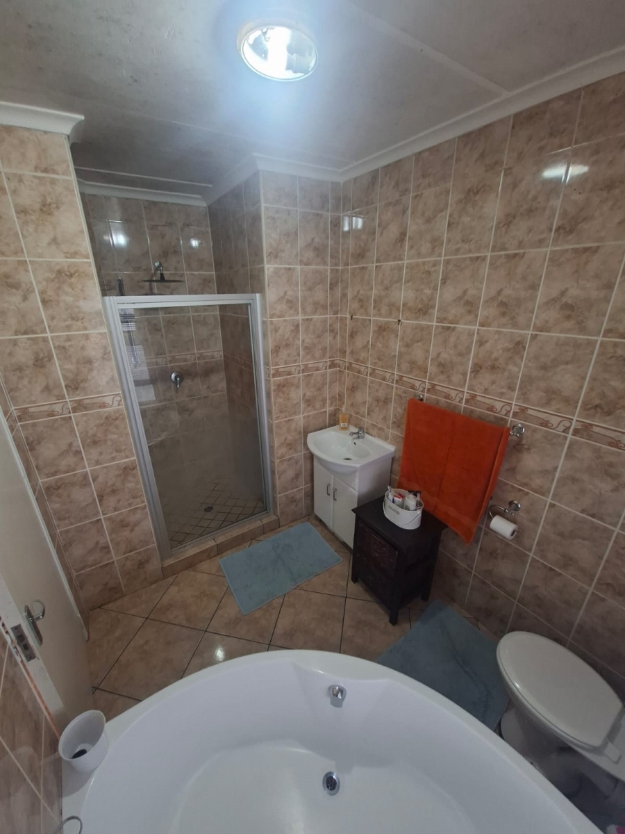 To Let 3 Bedroom Property for Rent in Rangeview Gauteng