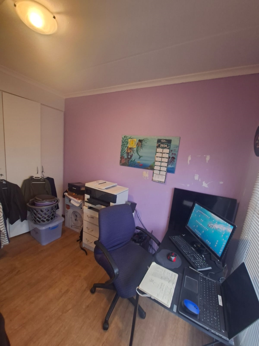 To Let 3 Bedroom Property for Rent in Rangeview Gauteng