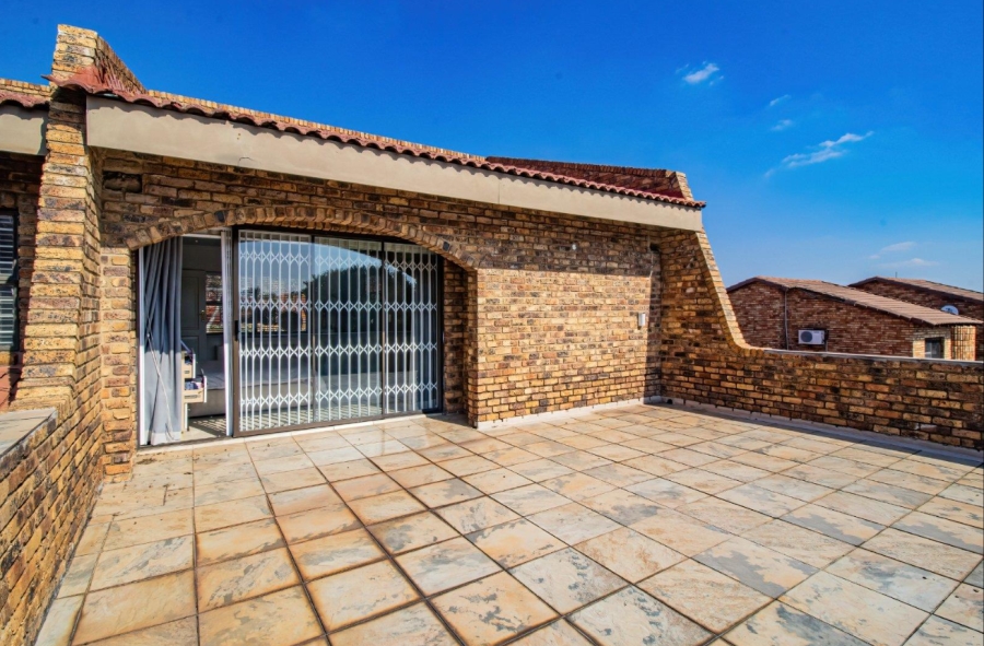 3 Bedroom Property for Sale in Bassonia Gauteng