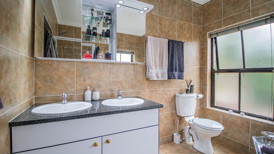 3 Bedroom Property for Sale in Alberante Gauteng