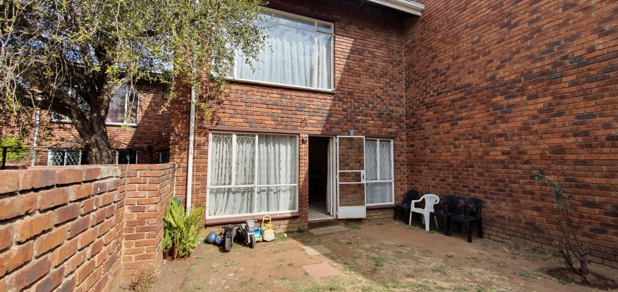 3 Bedroom Property for Sale in Brackenhurst Gauteng