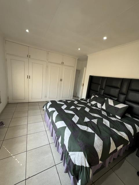 4 Bedroom Property for Sale in Oakdene Gauteng