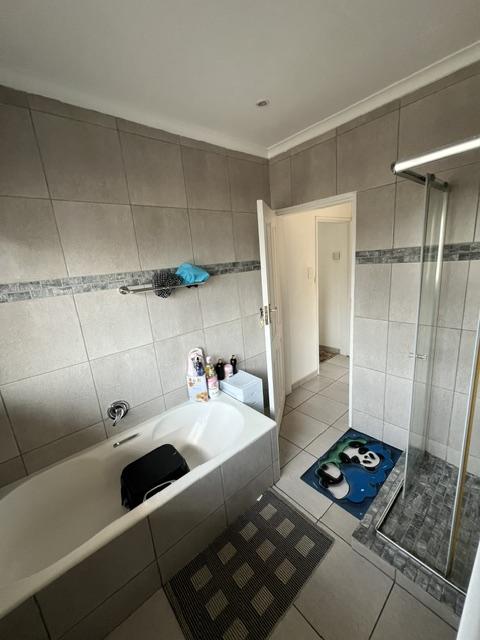 4 Bedroom Property for Sale in Oakdene Gauteng