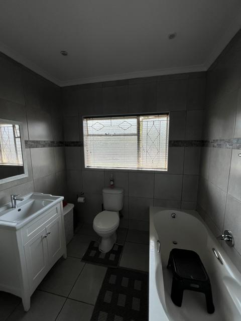 4 Bedroom Property for Sale in Oakdene Gauteng