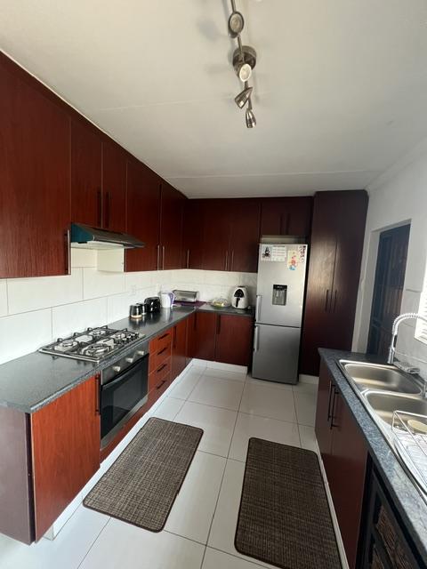 4 Bedroom Property for Sale in Oakdene Gauteng