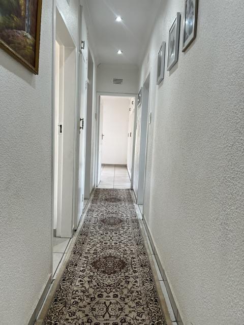 4 Bedroom Property for Sale in Oakdene Gauteng