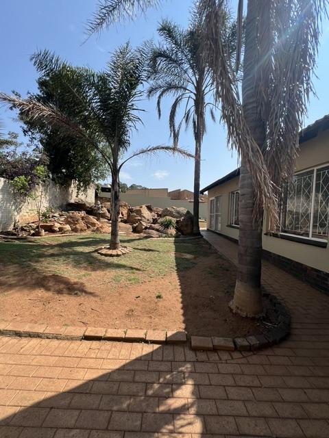 4 Bedroom Property for Sale in Oakdene Gauteng