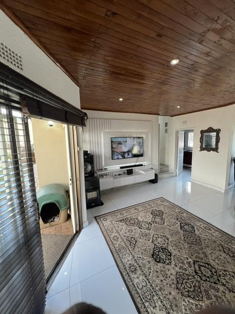 4 Bedroom Property for Sale in Oakdene Gauteng