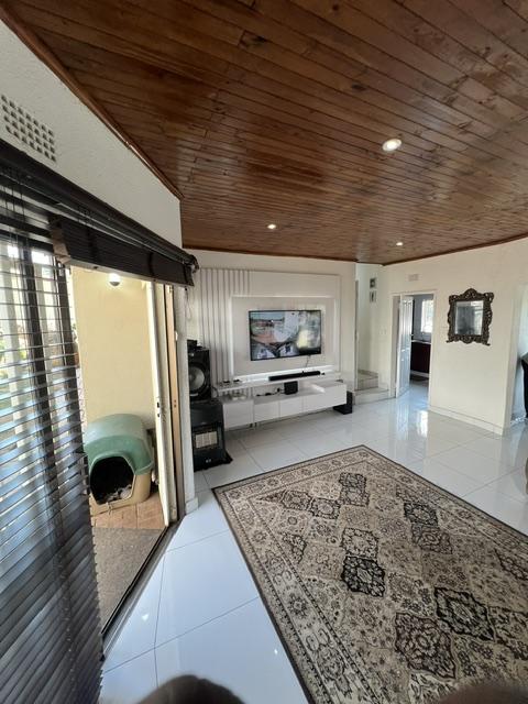 4 Bedroom Property for Sale in Oakdene Gauteng