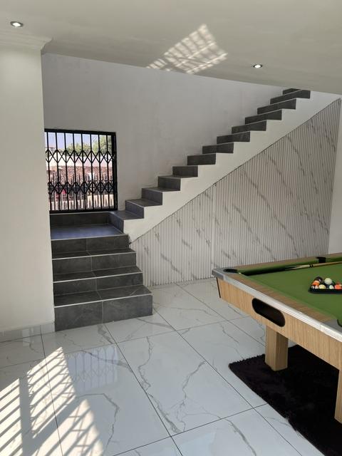 4 Bedroom Property for Sale in Oakdene Gauteng
