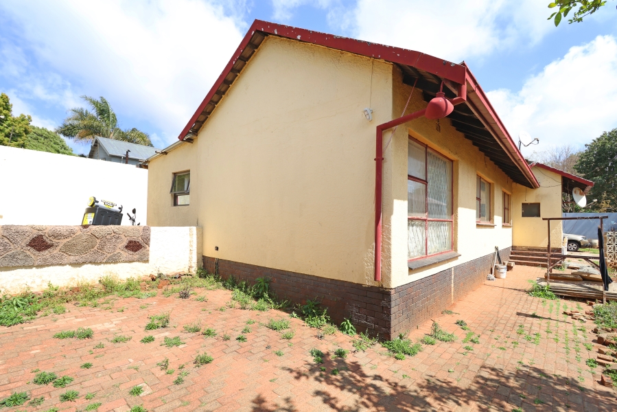 6 Bedroom Property for Sale in Westdene Gauteng