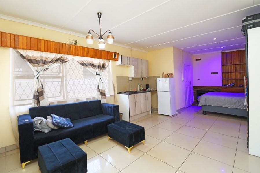 6 Bedroom Property for Sale in Westdene Gauteng