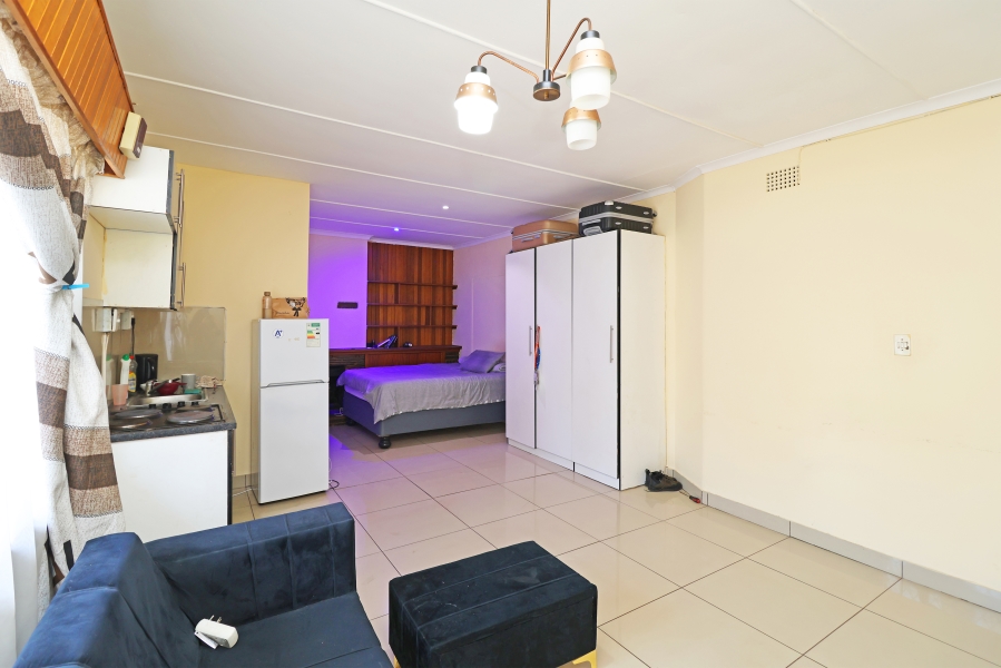 6 Bedroom Property for Sale in Westdene Gauteng