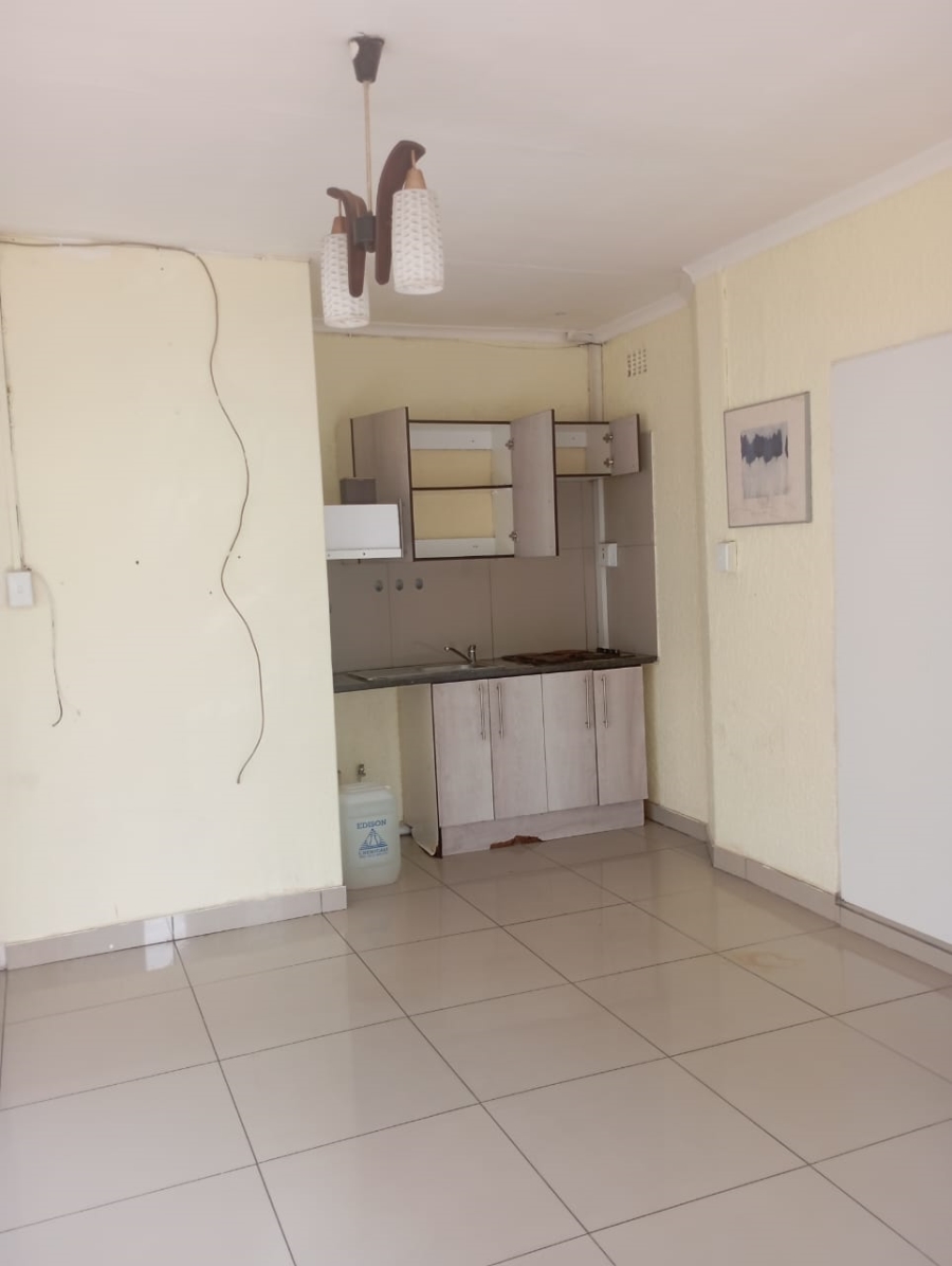 6 Bedroom Property for Sale in Westdene Gauteng