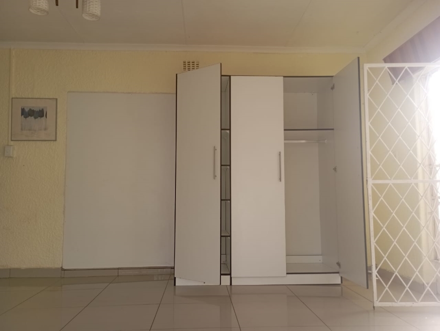 6 Bedroom Property for Sale in Westdene Gauteng