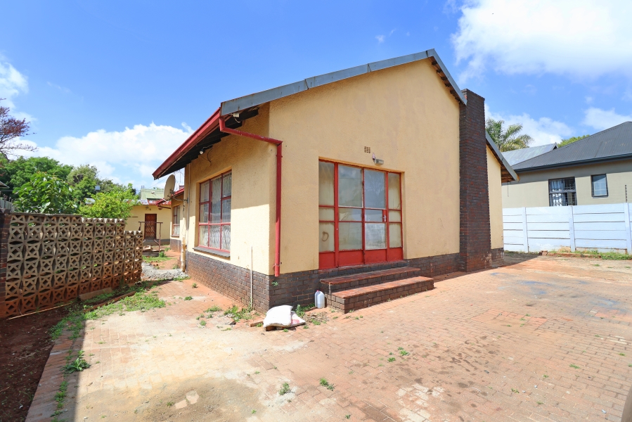 6 Bedroom Property for Sale in Westdene Gauteng