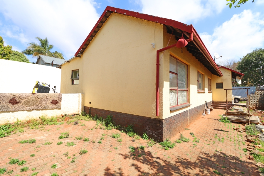 6 Bedroom Property for Sale in Westdene Gauteng