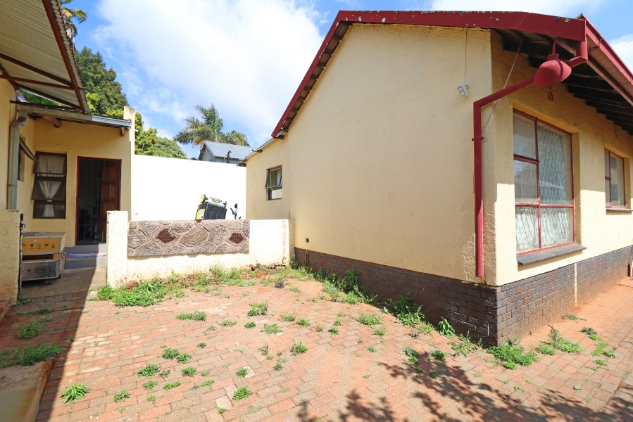 6 Bedroom Property for Sale in Westdene Gauteng
