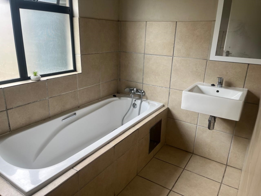 3 Bedroom Property for Sale in Noordwyk Gauteng