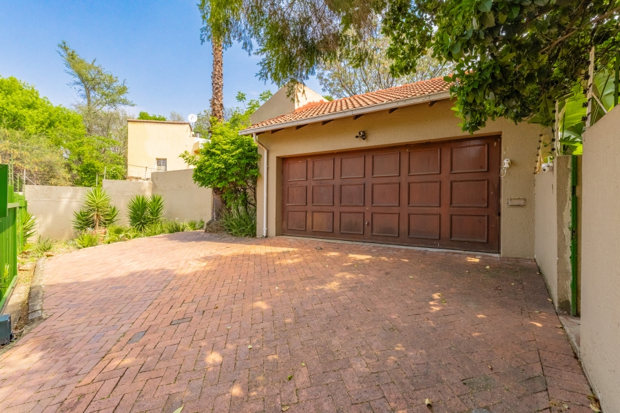 4 Bedroom Property for Sale in Petervale Gauteng