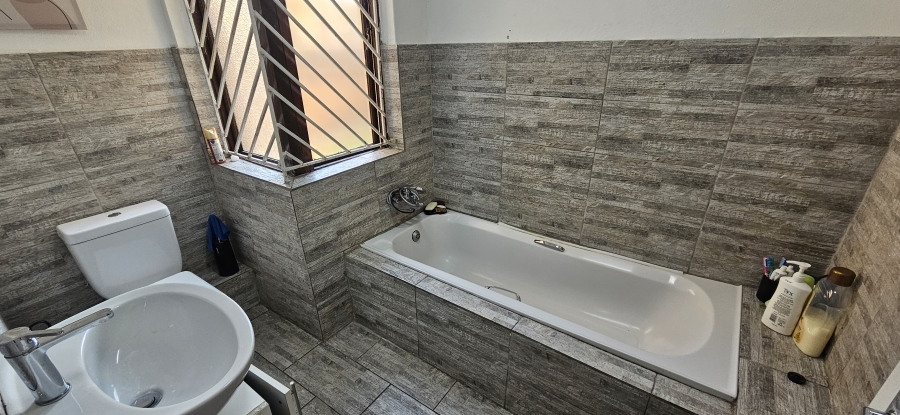 3 Bedroom Property for Sale in Mondeor Gauteng