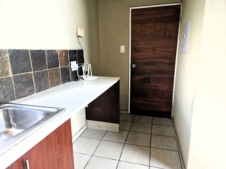 To Let 2 Bedroom Property for Rent in Honeydew Grove Gauteng