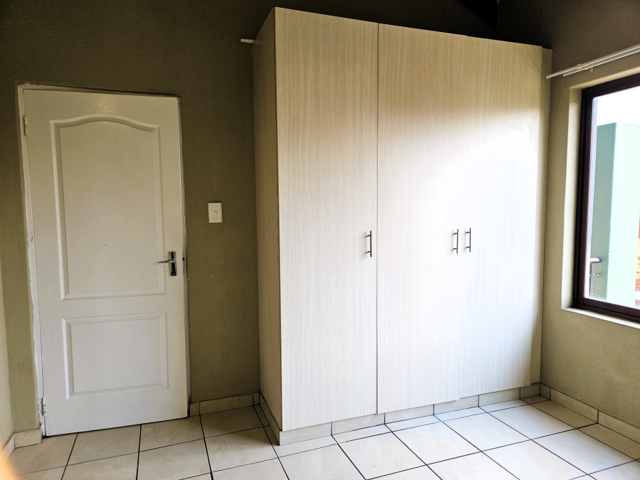 To Let 2 Bedroom Property for Rent in Honeydew Grove Gauteng