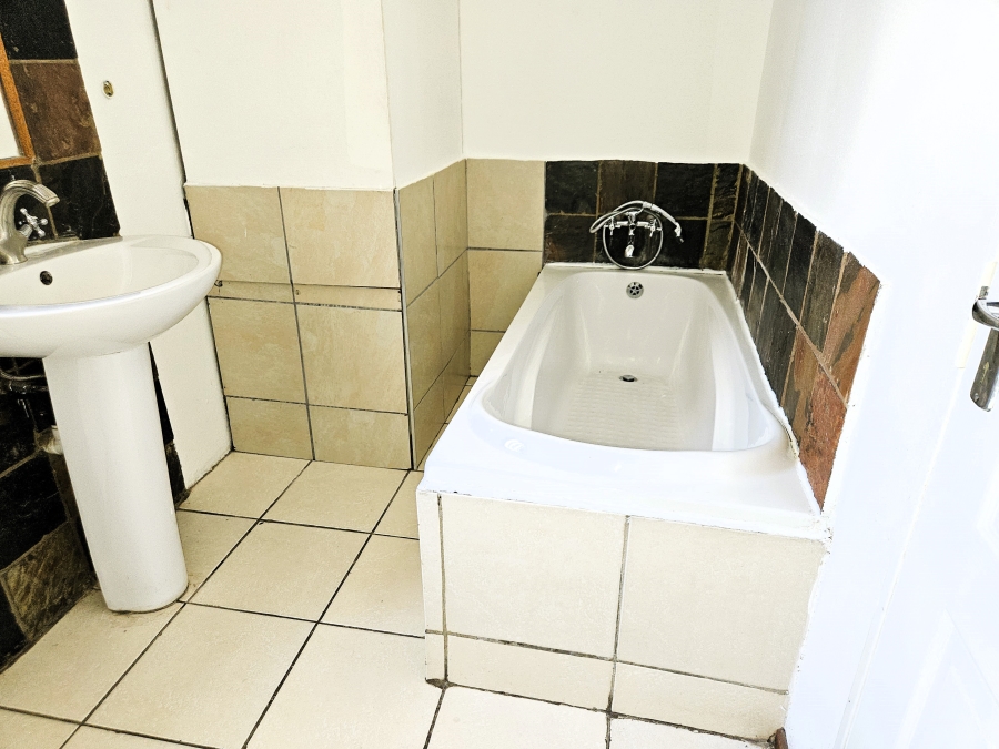 To Let 2 Bedroom Property for Rent in Honeydew Grove Gauteng