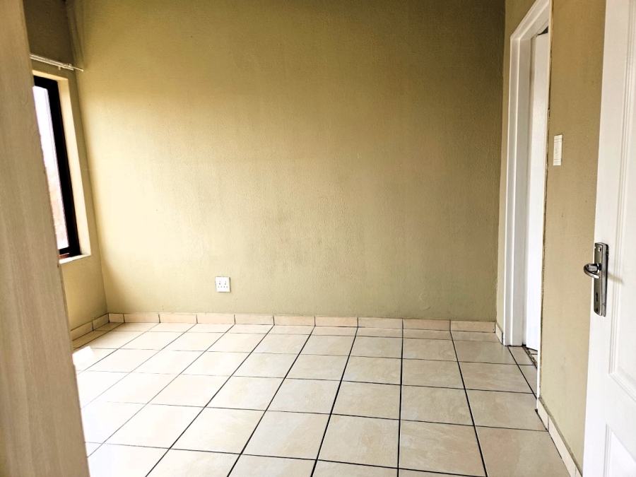 To Let 2 Bedroom Property for Rent in Honeydew Grove Gauteng