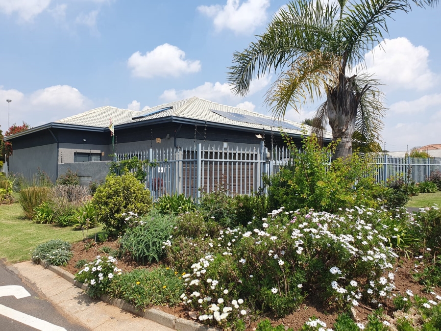 4 Bedroom Property for Sale in Sunair Park Gauteng