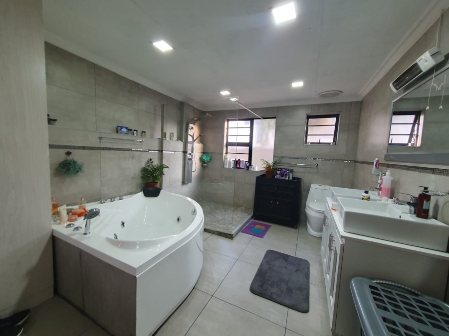 4 Bedroom Property for Sale in Sunair Park Gauteng