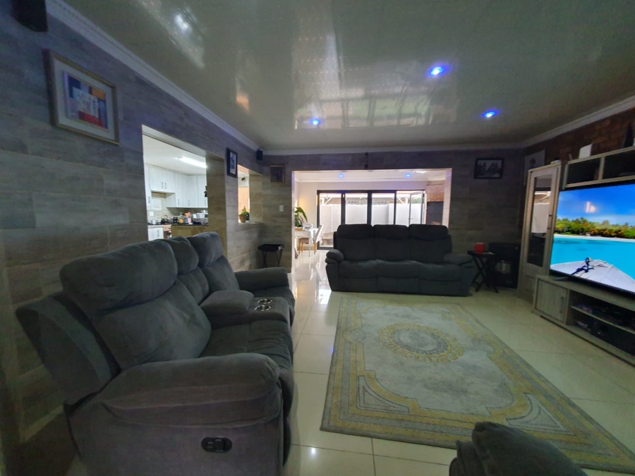4 Bedroom Property for Sale in Sunair Park Gauteng