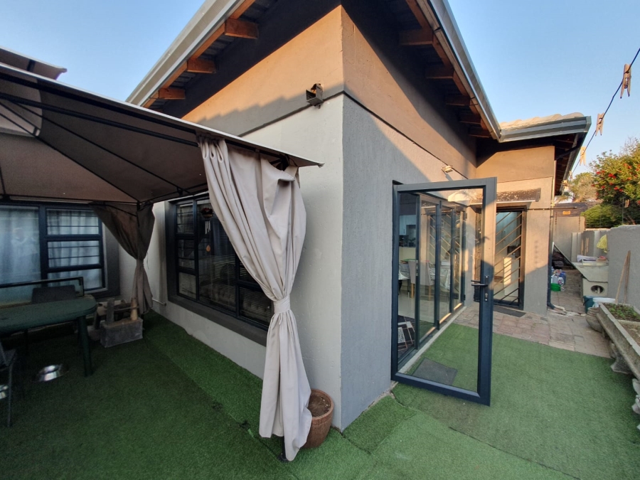 4 Bedroom Property for Sale in Sunair Park Gauteng
