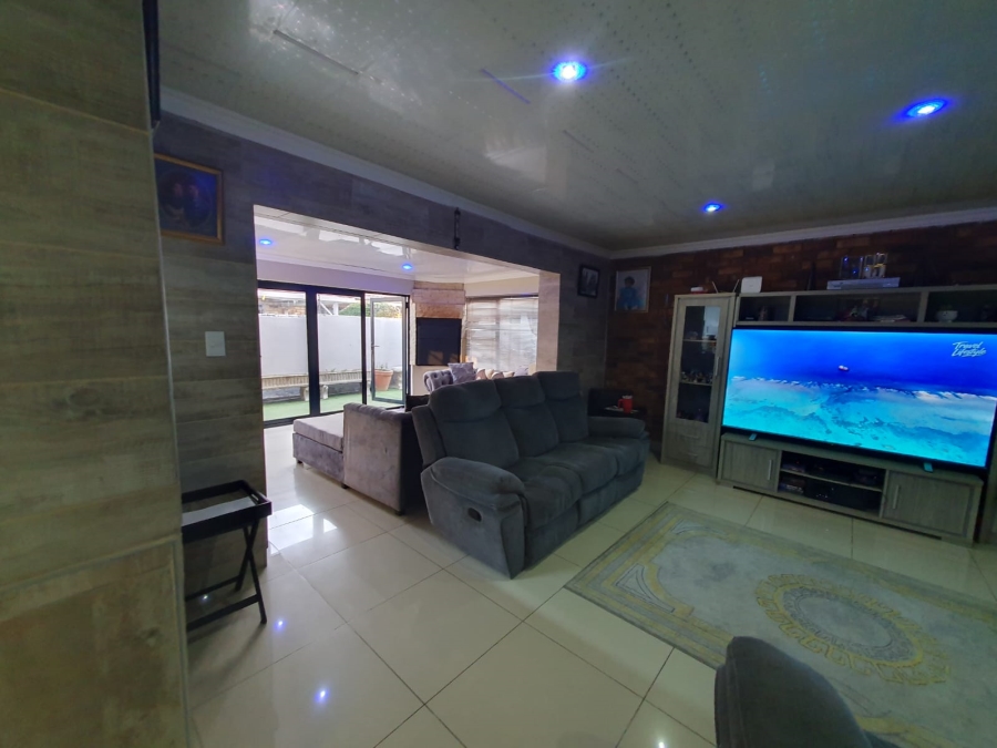 4 Bedroom Property for Sale in Sunair Park Gauteng