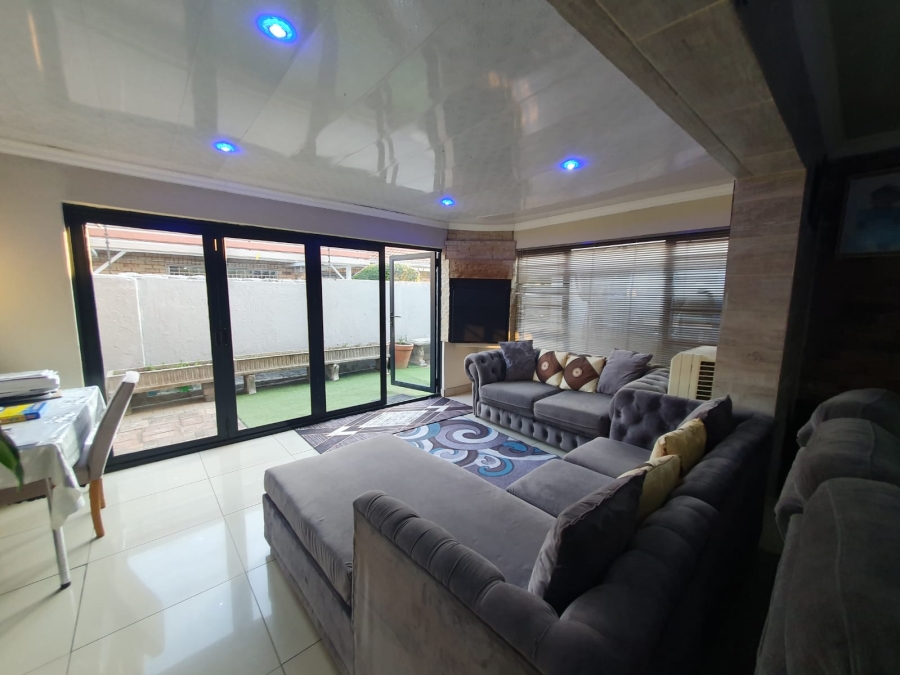 4 Bedroom Property for Sale in Sunair Park Gauteng