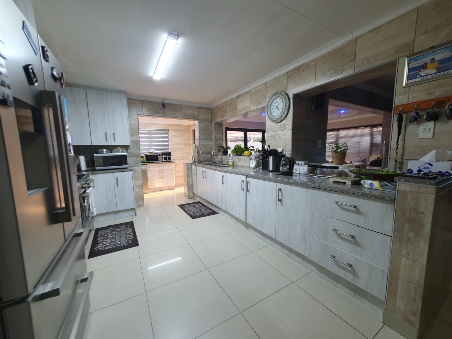 4 Bedroom Property for Sale in Sunair Park Gauteng