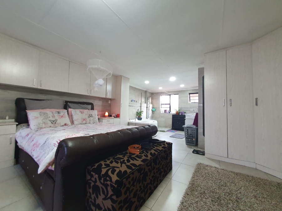 4 Bedroom Property for Sale in Sunair Park Gauteng