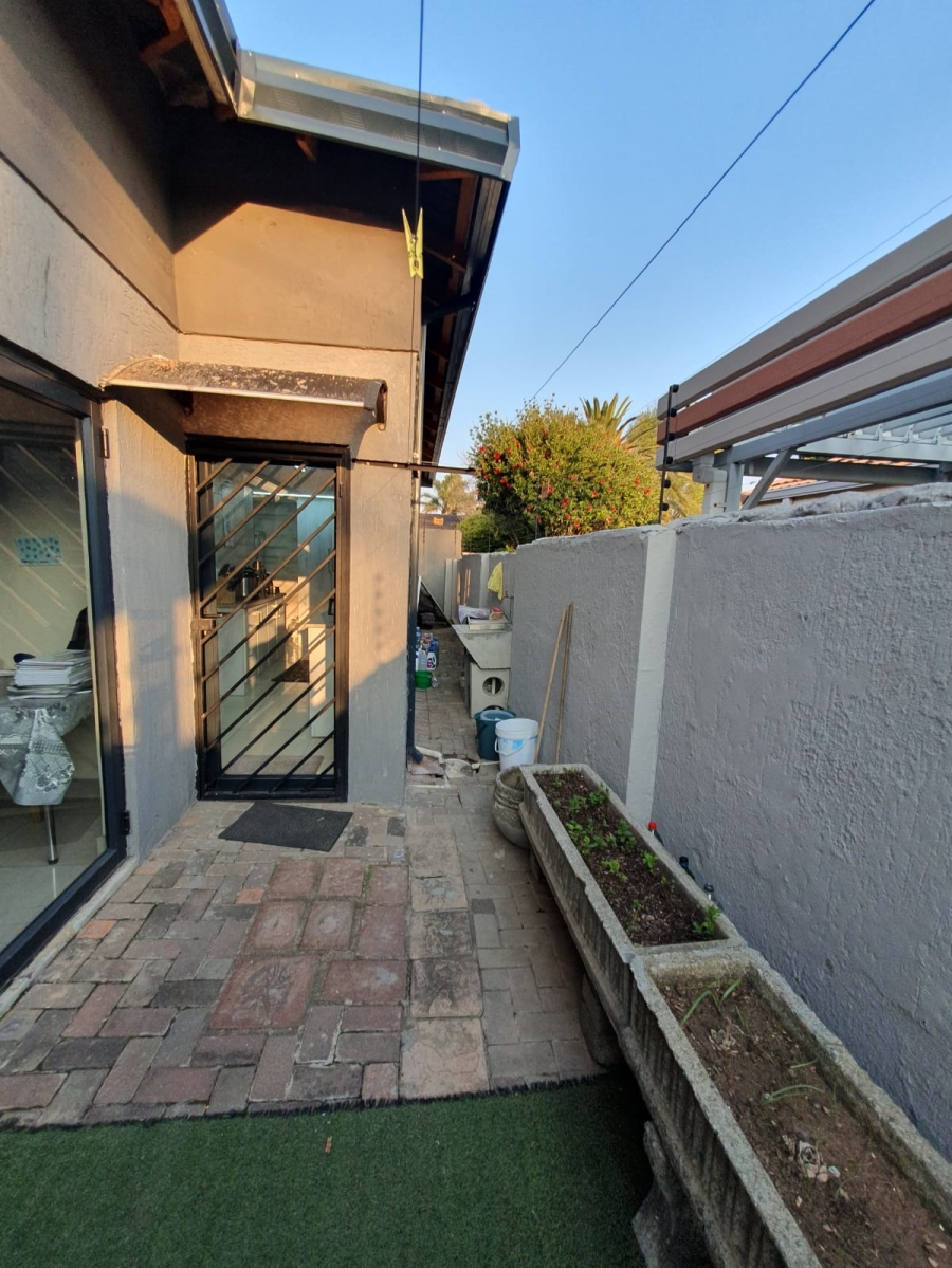 4 Bedroom Property for Sale in Sunair Park Gauteng