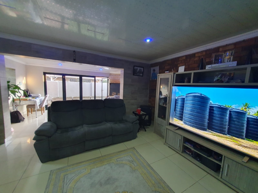 4 Bedroom Property for Sale in Sunair Park Gauteng
