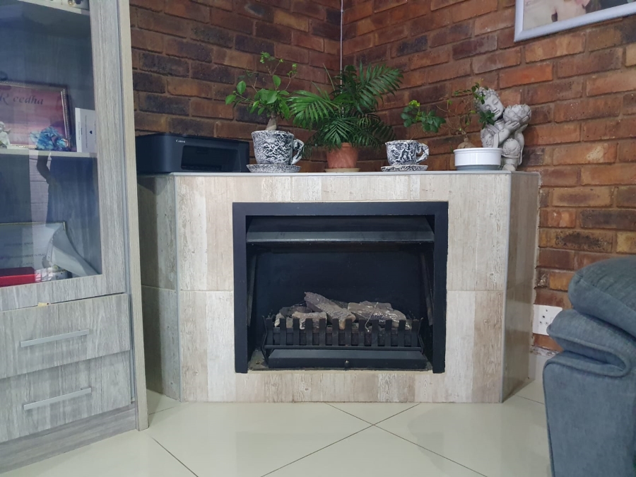 4 Bedroom Property for Sale in Sunair Park Gauteng