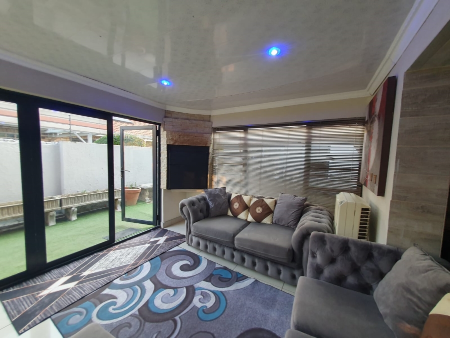 4 Bedroom Property for Sale in Sunair Park Gauteng