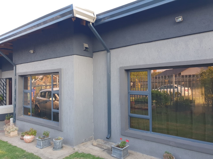 4 Bedroom Property for Sale in Sunair Park Gauteng