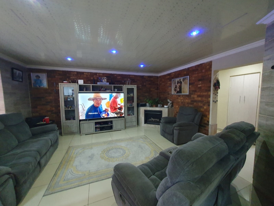 4 Bedroom Property for Sale in Sunair Park Gauteng
