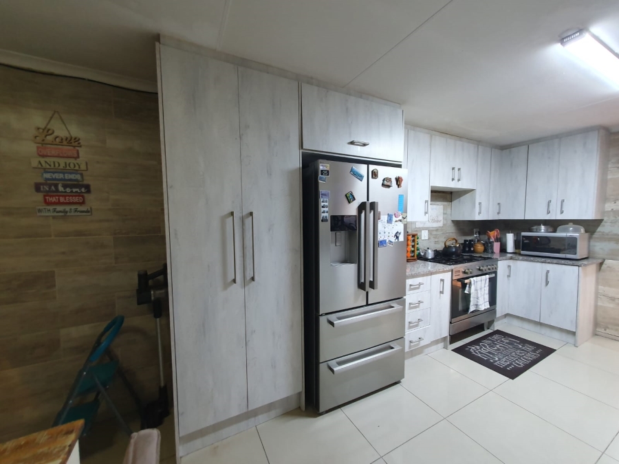 4 Bedroom Property for Sale in Sunair Park Gauteng