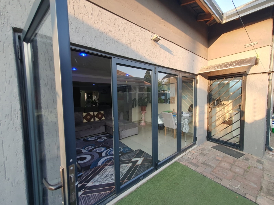 4 Bedroom Property for Sale in Sunair Park Gauteng