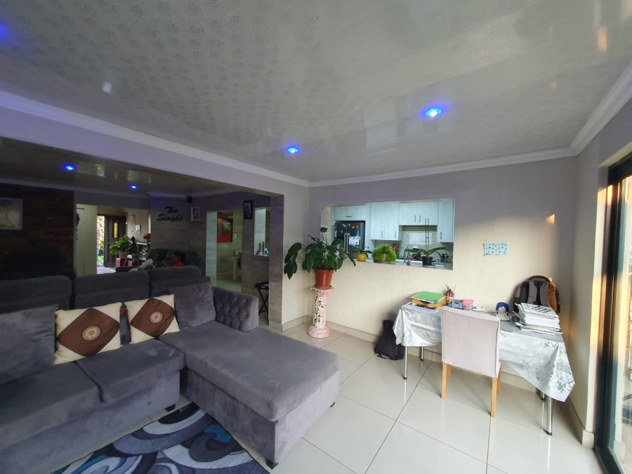 4 Bedroom Property for Sale in Sunair Park Gauteng
